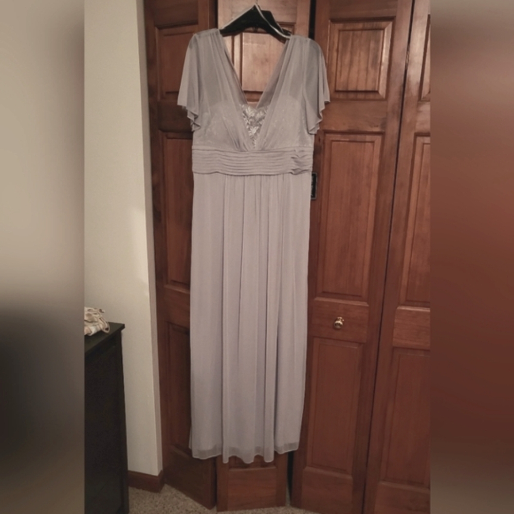 Jessica Howard Gown, Light Gray, Sz 16